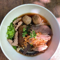 ก๋วยเตี๋ยวเนื้อรวม