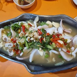ปลาหมึกนึ่งมะนาว