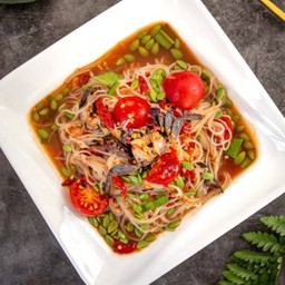 ตำชั่ว Som Tam with Vermicelli