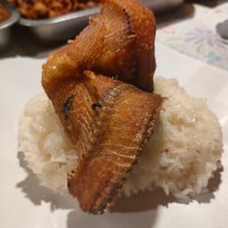 ข้าวเหนียวปลานิล