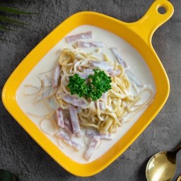 สปาเก็ตตี้ครีมซอส White Sauce Spaghtti