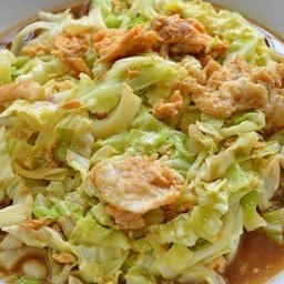 กะหล่ำปลีผัดหมูชิ้นราดข้าว