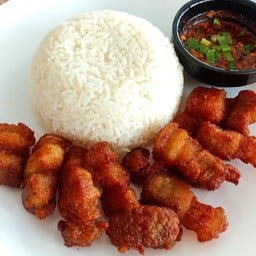 ข้าวหมูทอด ไก่ทอด หมูย่าง By Megun (มีกัน)