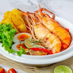 ก๋วยเตี๋ยวต้มยำกุ้งแม่น้ำ