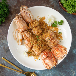 กั้งทอดกระเทียม Garlic Fried Crayfish