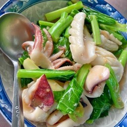 ผัดคะน้าปลาหมึก