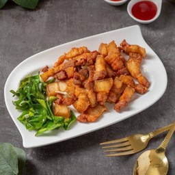 หมูสามชั้นทอดน้ำปลา Fried Pork Belly with Fish Sauce