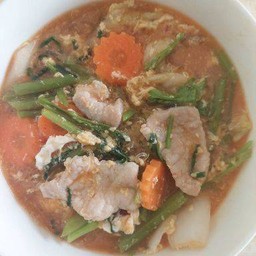 สุกี้น้ำมีทั้งหมูและไก่