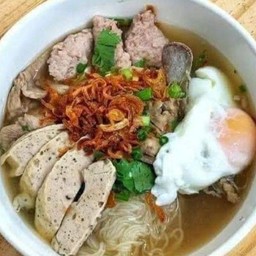 ก๋วยจั๊บญวน (พิเศษ) มีไข่