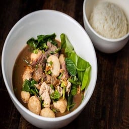 ก๋วยเตี๋ยวเรือแดงอุดม ชามา