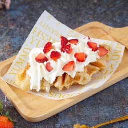 ครอฟเฟิลสตอเบอรี่เฟรชครีม Straw berry Fresh Cream Craffles