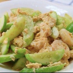 ผัดแตงหมูสามชั้นราดข้าว