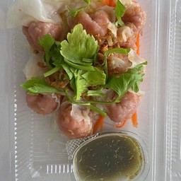 เกี๊ยวปลาใส้กุ้ง สามย่าน พร้อมน้ำจิ้มซีฟู้ด