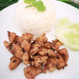 ทอดกระเทียมราดข้าว