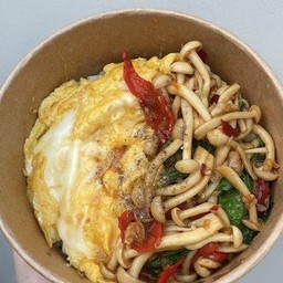 ข้าวไข่ข้นกะเพราเห็ด