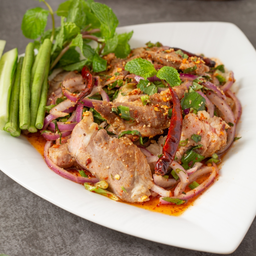 น้ำตกหมู Slide grilled pork Salad