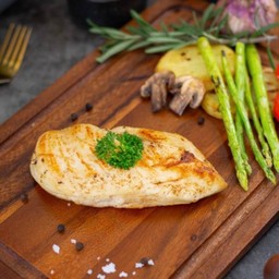 สเต็กอกไก่ซอสเห็ด Chicken Breast Steak with Mushroom Sauce