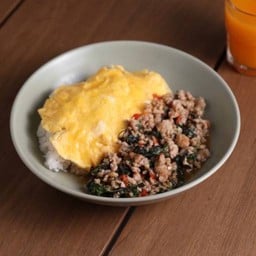 ข้าวกะเพราไ่ข่ข้น