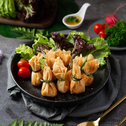 ถุงทอง Fried Thai Golden Bags (Fried Shrimp Dumplings)