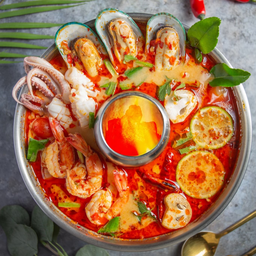ต้มยำทะเลหม้อไฟ Tom Yum Seafood Hot Pot