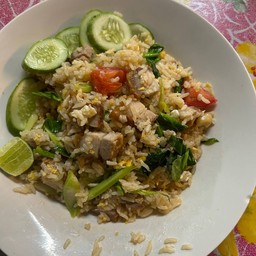 ข้าวผัดหมูกรอบ