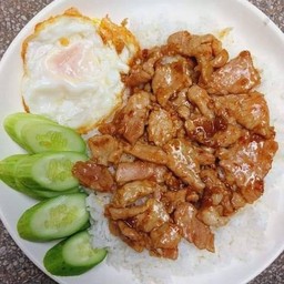 ข้าวหมูกระเทียม