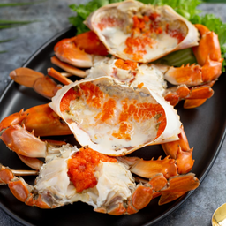 ปูไข่นึ่งนมสด egg crab with fresh milk 2 ตัว