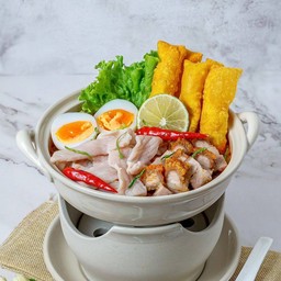 ก๋วยเตี๋ยวต้มยำหมูนุ่มหมูกรอบ