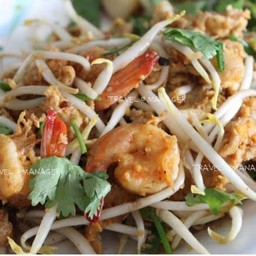 เกาเหลาผัดไทย (หอยแมงภู่ หอยนางรมกุ้ง หมึก)