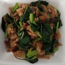 เส้นไหญ่ผัดขี้เมาหมูสับ