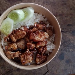 ข้าวหมูกรอบกระเทียม