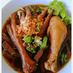 ร้านก๋วยเตี๋ยวไก่ทอง ตรงข้ามโรงเรียนพัทลุง