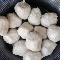 ลูกชิ้นหมู 3 ลูก