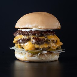 Triple Double เบอร์เกอร์ เนื้อแองกัส 3 ชั้น