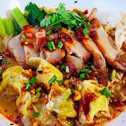 บะหมี่+เกี๊ยว+หมูแดงต้มยำน้ำข้น