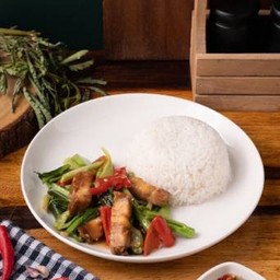 ข้าว คะน้าหมูกรอบ