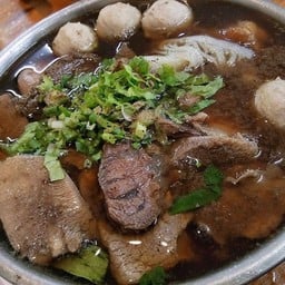 หม้อไฟเนื้อตุ๋น