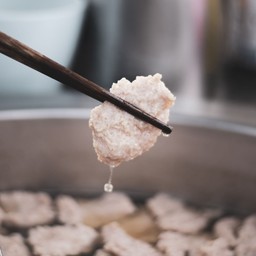 หมูเด้ง (หมูสับ,หมูเด้ง,หมูบะช่อ) 1 ชิ้น