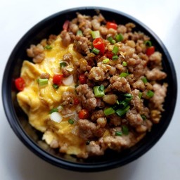 ข้าวไข่ข้นหมูสับคั่วพริกเกลือ