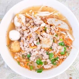 ลอง ผ่อ เต๊อะ ( ก๋วยเตี๋ยวต้มยำโบราณ , ขนมจีบ )