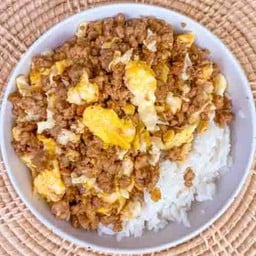 ข้าวราดหมูผัดไข่