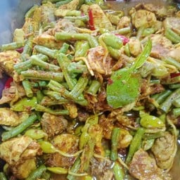 ผัดเผ็ดไก่