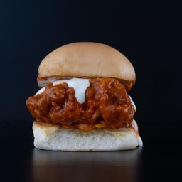 Buffalo Bird แซนวิชไก่ทอดซอสบัฟฟาโล่