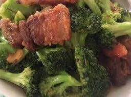 บล็อกโคลี่ผัดหมูกรอบ