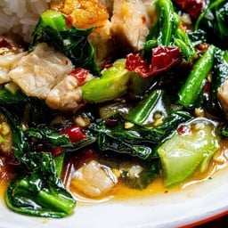 คะน้าหมูกรอบ