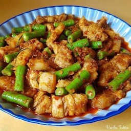 เครื่องแกงหมูชิ้น (กับข้าว)