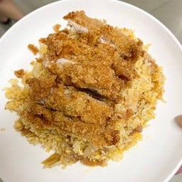 ข้าวผัดเนยกระเทียมไก่กรอบ