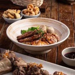 ชุดก๋วยเตี๋ยว หมู แห้ง