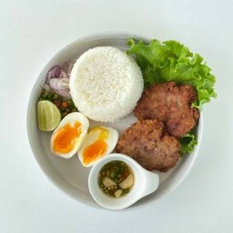 ข้่าวหมูสับปลาเค็ม+ไข่มะตูม