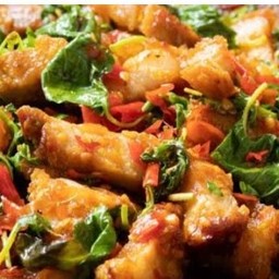 กระเพราหมูกรอบเป็นกับข้าว